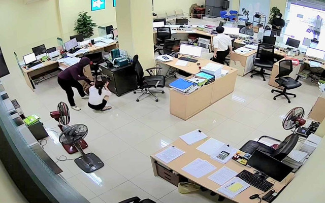 Vụ cướp ngân hàng ở Đà Nẵng: An toàn tính mạng phải được đặt hàng đầu - Hình 3 Vu cuop ngan hang o Da Nang: An toan tinh mang phai duoc dat hang dau-Hinh-3