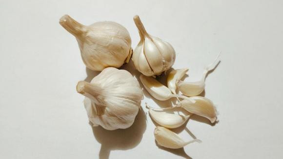 Mùa đông, đặt những thứ này ở dưới gối giúp giảm ho - Hình 4 Mua dong, dat nhung thu nay o duoi goi giup giam ho-Hinh-4