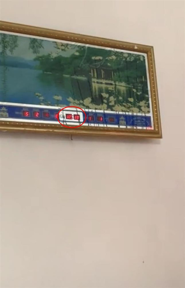 Con dâu ngủ 12h chưa dậy, bố chồng cần mẫn vào bếp nấu ăn - Hình 2 Con dau ngu 12h chua day, bo chong can man vao bep nau an-Hinh-2
