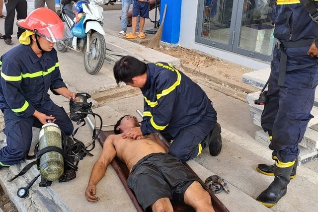 Cứu hộ thành công hai người ngạt khí khi vệ sinh bồn chứa xăng dầu - Hình 2 Cuu ho thanh cong hai nguoi ngat khi khi ve sinh bon chua xang dau-Hinh-2