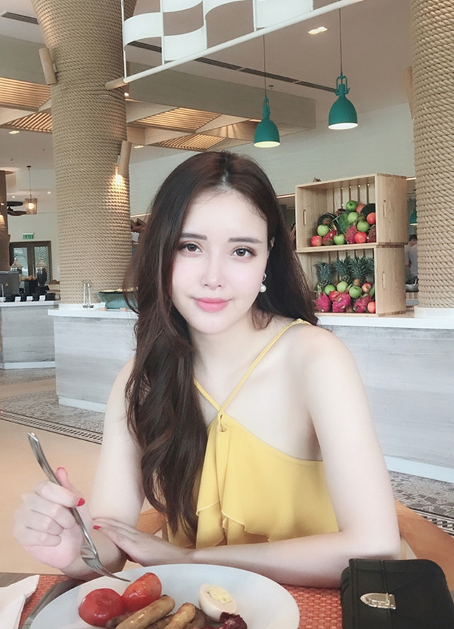 Em gái Mai Phương Thúy mặc gì cũng được khen đẹp sang vì xinh như hoa hậu - Hình 10 Em gai Mai Phuong Thuy mac gi cung duoc khen dep sang vi xinh nhu hoa hau-Hinh-10