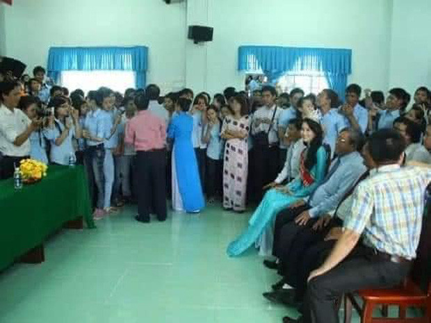 Dân tình đào lại khoảnh khắc về trường của Hoa hậu Thu Thảo - Hình 2 Dan tinh dao lai khoanh khac ve truong cua Hoa hau Thu Thao-Hinh-2
