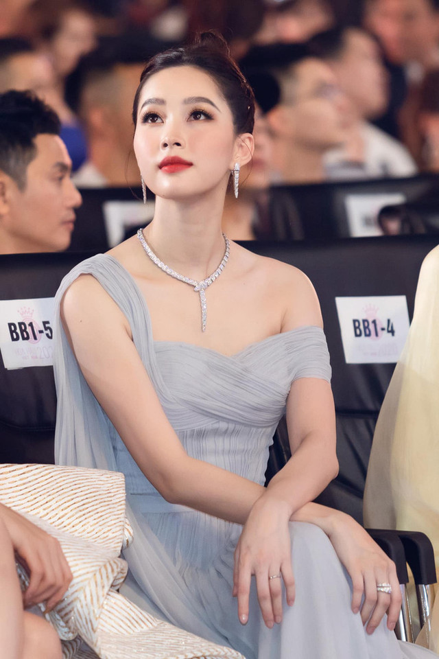 Dân tình đào lại khoảnh khắc về trường của Hoa hậu Thu Thảo - Hình 3 Dan tinh dao lai khoanh khac ve truong cua Hoa hau Thu Thao-Hinh-3