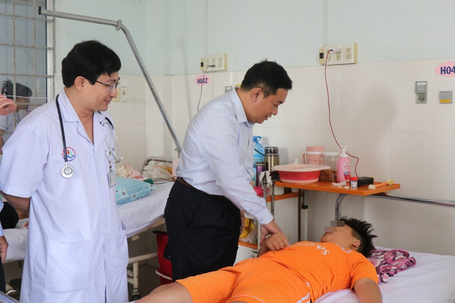 Số bệnh nhân nhập viện vụ ngộ độc nghi do ăn cơm gà tăng So benh nhan nhap vien vu ngo doc nghi do an com ga tang