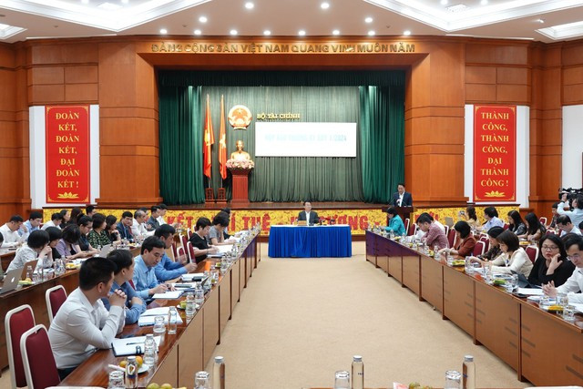 Bộ Tài chính nói về việc điều chỉnh mức giảm trừ gia cảnh Bo Tai chinh noi ve viec dieu chinh muc giam tru gia canh