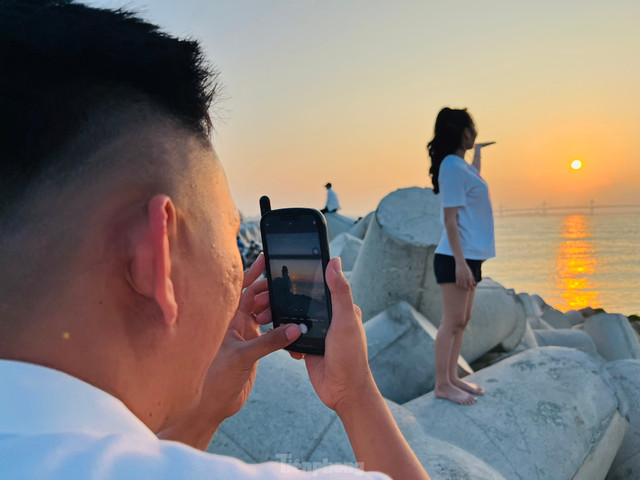 Giới trẻ đổ xô check-in bãi rêu xanh cực chill ở Quảng Ngãi - Hình 14 Gioi tre do xo check-in bai reu xanh cuc chill o Quang Ngai-Hinh-14
