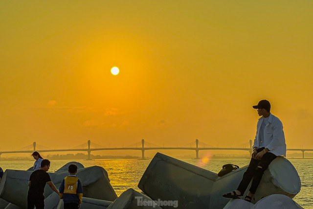 Giới trẻ đổ xô check-in bãi rêu xanh cực chill ở Quảng Ngãi - Hình 9 Gioi tre do xo check-in bai reu xanh cuc chill o Quang Ngai-Hinh-9