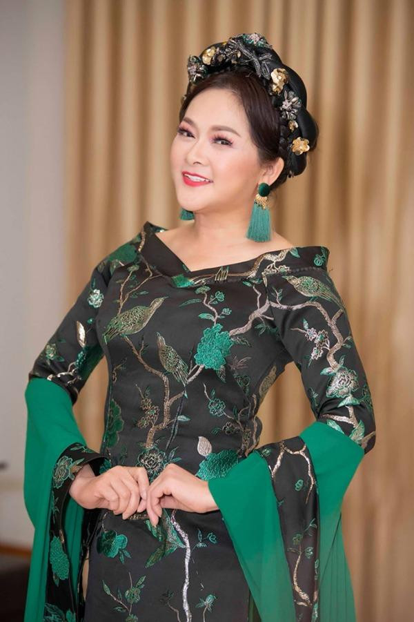 Nữ nghệ sĩ tài sắc dòng bolero đời thực ra sao ở tuổi U60? - Hình 5 Nu nghe si tai sac dong bolero doi thuc ra sao o tuoi U60?-Hinh-5