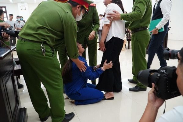 Góc khuất vụ mẹ cùng cha dượng hành hạ bé 3 tuổi chết ở Hà Nội - Hình 2 Goc khuat vu me cung cha duong hanh ha be 3 tuoi chet o Ha Noi-Hinh-2