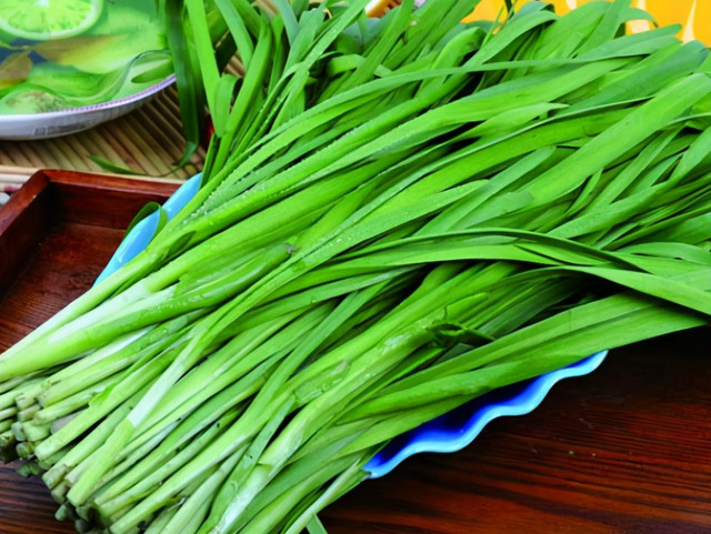 Loại rau như cỏ dại thành món bổ thận tráng dương Loai rau nhu co dai thanh mon bo than trang duong