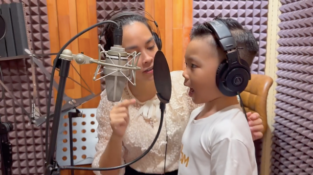 Con trai O Sen - Ngọc Mai: 5 tuổi lập kỷ lục Guinness Việt Nam - Hình 8 Con trai O Sen - Ngoc Mai: 5 tuoi lap ky luc Guinness Viet Nam-Hinh-8