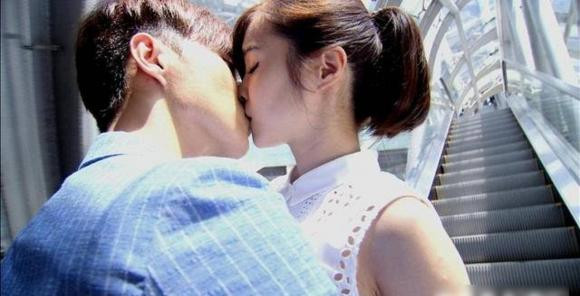 Diễn viên "rạo rực" khi đóng cảnh hôn thì phải làm sao? Dien vien