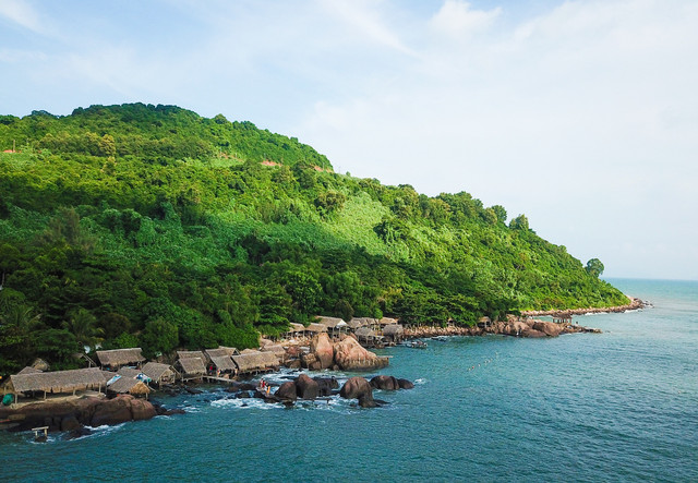 Hàng loạt biệt thự, resort bỏ hoang ở ven biển Đà Nẵng - Hình 8 Hang loat biet thu, resort bo hoang o ven bien Da Nang-Hinh-8