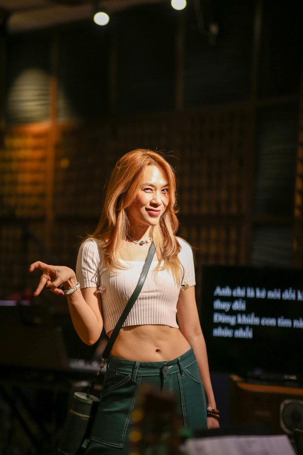 Ngoài 40 tuổi, vì sao nhan sắc Mỹ Tâm vẫn trẻ hơn tuổi? Ngoai 40 tuoi, vi sao nhan sac My Tam van tre hon tuoi?