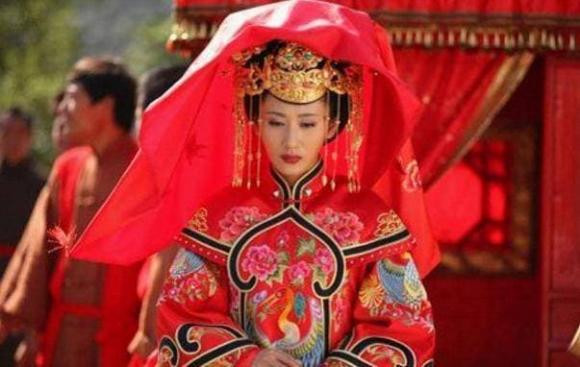 Thời cổ đại phụ nữ ra đường muốn đi vệ sinh thì sao? - Hình 3 Thoi co dai phu nu ra duong muon di ve sinh thi sao?-Hinh-3