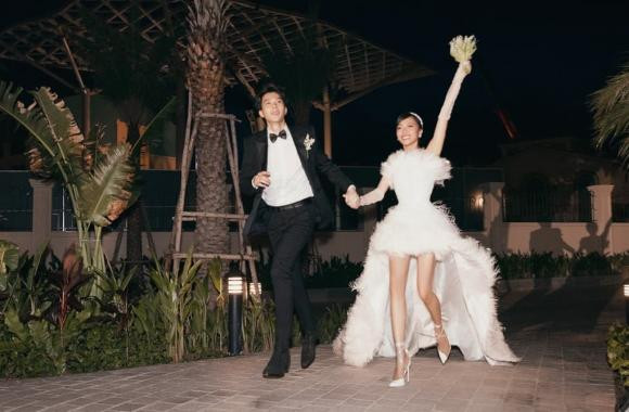 Sao Việt bắt được hoa cưới nhanh chóng “chốt đơn” - Hình 17 Sao Viet bat duoc hoa cuoi nhanh chong “chot don”-Hinh-17