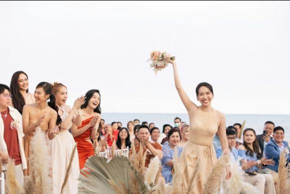 Sao Việt bắt được hoa cưới nhanh chóng “chốt đơn” - Hình 14 Sao Viet bat duoc hoa cuoi nhanh chong “chot don”-Hinh-14