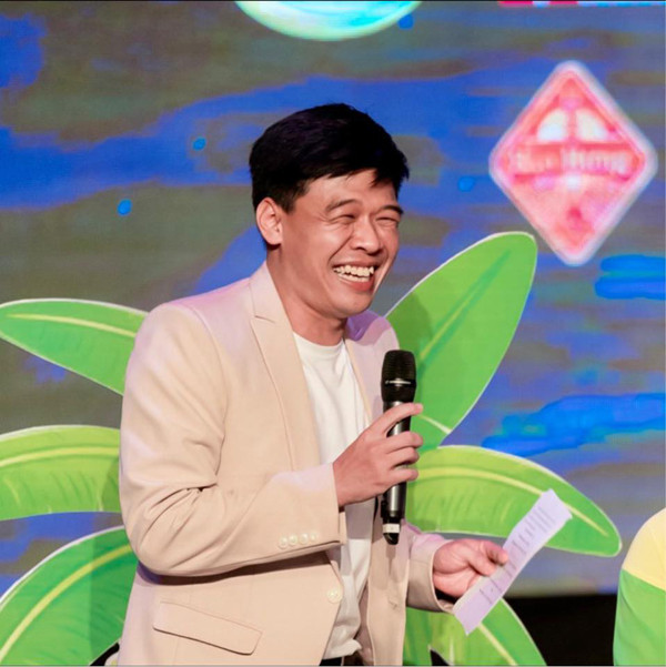 Trợ lý “Cô Đẩu” Táo quân 2023: Đời tư bên vợ diễn viên múa - Hình 3 Tro ly “Co Dau” Tao quan 2023: Doi tu ben vo dien vien mua-Hinh-3