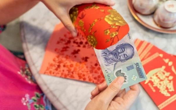 Không được nhận lì xì nhà nội vì bố mẹ chưa làm đám cưới - Hình 2 Khong duoc nhan li xi nha noi vi bo me chua lam dam cuoi-Hinh-2