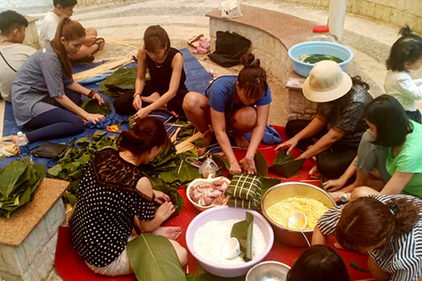 Háo hức lần đầu tiên ăn Tết ở chung cư Hao huc lan dau tien an Tet o chung cu