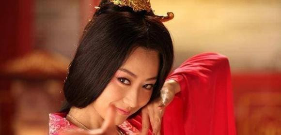Hoàng hậu xinh đẹp lần lượt bị 6 Hoàng đế chiếm giữ là ai? - Hình 3 Hoang hau xinh dep lan luot bi 6 Hoang de chiem giu la ai?-Hinh-3