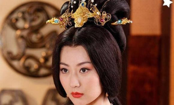 Hoàng hậu xinh đẹp lần lượt bị 6 Hoàng đế chiếm giữ là ai? - Hình 5 Hoang hau xinh dep lan luot bi 6 Hoang de chiem giu la ai?-Hinh-5