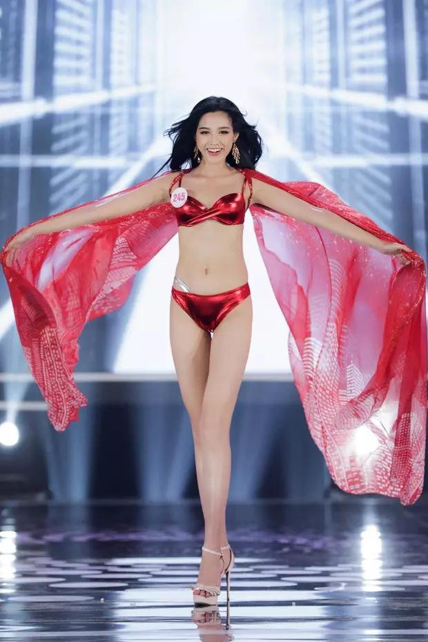 Đỗ Thị Hà đánh mất body trước thềm chuyển giao vương miện Hoa hậu - Hình 7 Do Thi Ha danh mat body truoc them chuyen giao vuong mien Hoa hau-Hinh-7