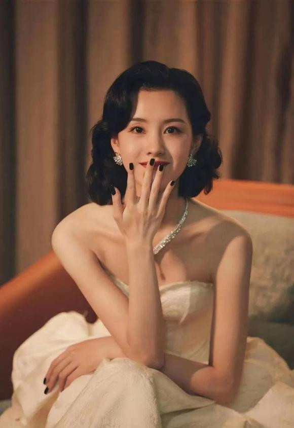 “Mỹ nhân đẹp nhất học đường' làng giải trí Cbiz, không có đối thủ! “My nhan dep nhat hoc duong' lang giai tri Cbiz, khong co doi thu!