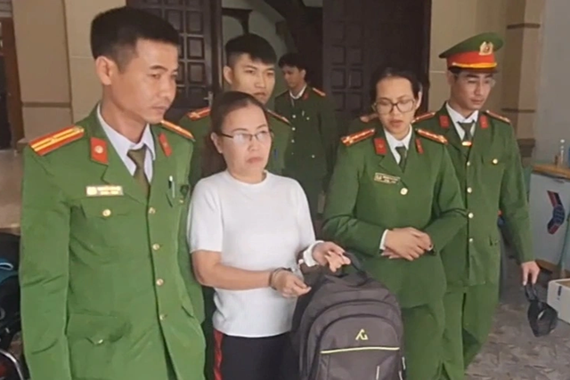 Bắt cựu giáo viên thường xuyên lên mạng xúc phạm nhiều tổ chức, cá nhân Bat cuu giao vien thuong xuyen len mang xuc pham nhieu to chuc, ca nhan