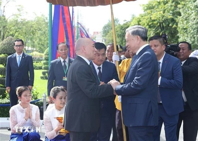 Quốc vương Campuchia chủ trì lễ đón chính thức Chủ tịch nước Tô Lâm Quoc vuong Campuchia chu tri le don chinh thuc Chu tich nuoc To Lam