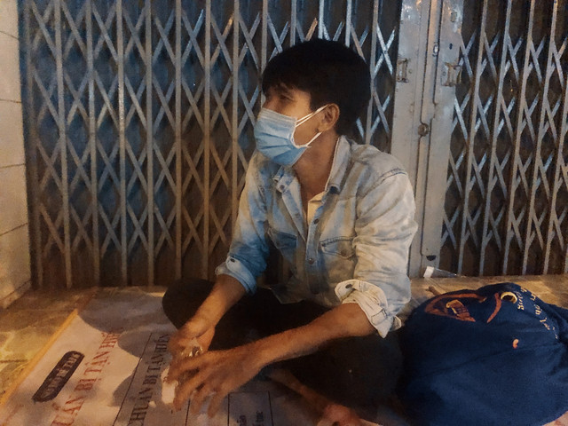 Người nghèo ở TP.HCM không nhà ở, miếng ăn hậu giãn cách - Hình 4 Nguoi ngheo o TP.HCM khong nha o, mieng an hau gian cach-Hinh-4