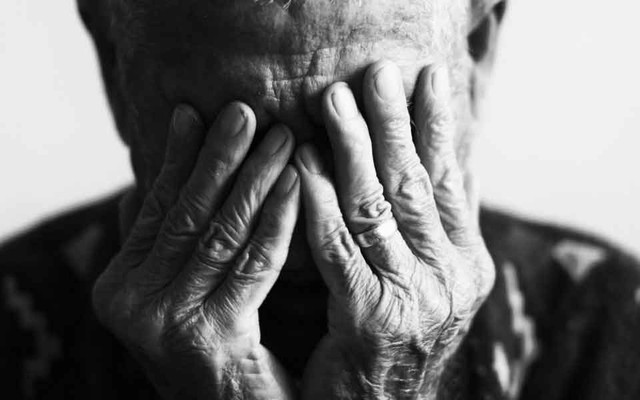Sau khi mẹ tôi mất, bố nhất quyết đòi vào viện dưỡng lão Sau khi me toi mat, bo nhat quyet doi vao vien duong lao