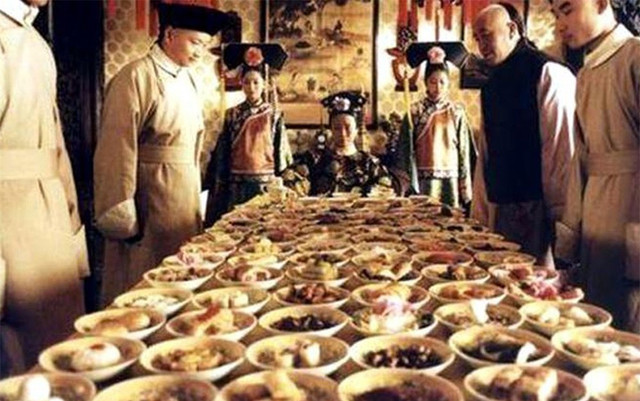 Thói quen lãng phí thức ăn của Từ Hi Thái Hậu và luật nhân quả Thoi quen lang phi thuc an cua Tu Hi Thai Hau va luat nhan qua