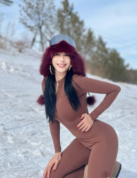 'Bom sex' gốc Việt - Chung Lệ Đề khoe vẻ gợi cảm dưới tuyết - Hình 3 'Bom sex' goc Viet - Chung Le De khoe ve goi cam duoi tuyet-Hinh-3