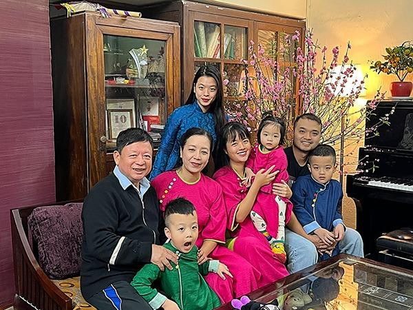 NSƯT Chiều Xuân tuổi hưu viên mãn bên chồng nhạc sĩ tài hoa - Hình 8 NSUT Chieu Xuan tuoi huu vien man ben chong nhac si tai hoa-Hinh-8