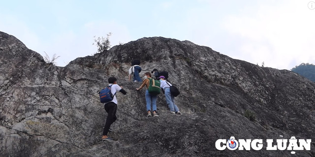 Khám phá Đèo Đá Trắng, nơi như tuyết phủ quanh năm tại Hòa Bình - Hình 4 Kham pha Deo Da Trang, noi nhu tuyet phu quanh nam tai Hoa Binh-Hinh-4
