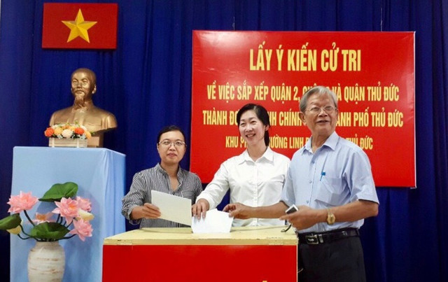 Người dân bỏ phiếu về việc thành lập TP Thủ Đức Nguoi dan bo phieu ve viec thanh lap TP Thu Duc