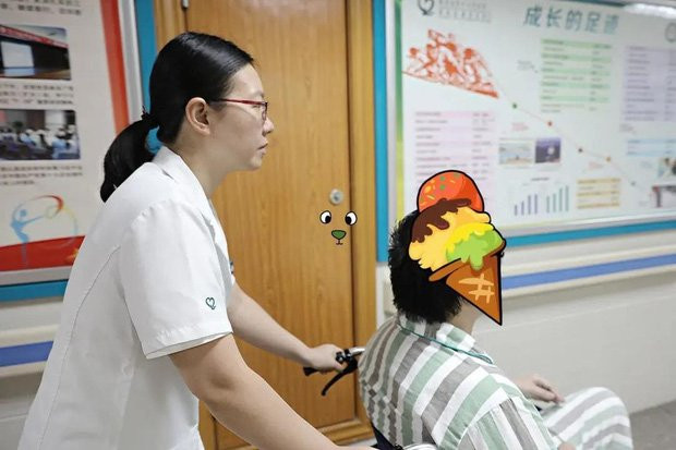 Uống trà sữa 2 ngày một cốc, thanh niên 18 tuổi nổi u ở tay chân Uong tra sua 2 ngay mot coc, thanh nien 18 tuoi noi u o tay chan