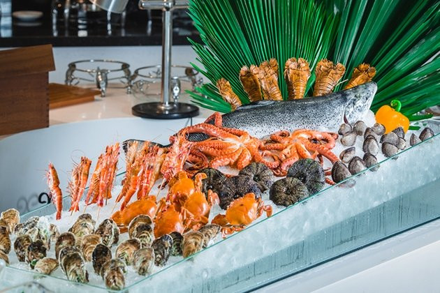 Bí quyết ăn buffet không lo bị lỗ Bi quyet an buffet khong lo bi lo