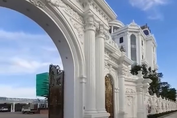 Cặp biệt thự hàng chục triệu đô và thú chơi sang của đại gia Phát “Dầu” ảnh 11 Cặp biệt thự hàng chục triệu đô và thú chơi sang của đại gia Phát “Dầu” ảnh 11