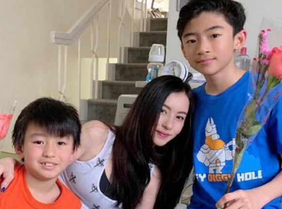 Loạt mỹ nhân dính "ảnh nóng" Trần Quán Hy: Tình duyên khổ ải, xuống tóc đi tu - Hình 6 Loat my nhan dinh