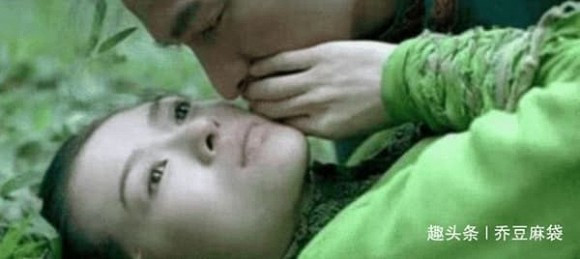 Cảnh hôn cay đắng nhất của Chương Tử Di với Lưu Đức Hoa - Hình 2 Canh hon cay dang nhat cua Chuong Tu Di voi Luu Duc Hoa-Hinh-2