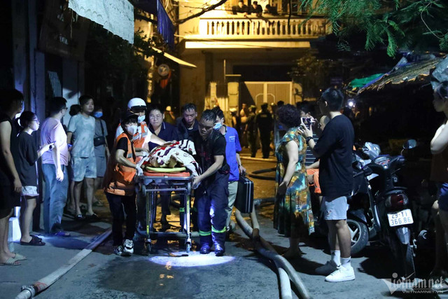 Cháy chung cư mini ở Hà Nội, nhiều người tử vong - Hình 13 Chay chung cu mini o Ha Noi, nhieu nguoi tu vong-Hinh-13