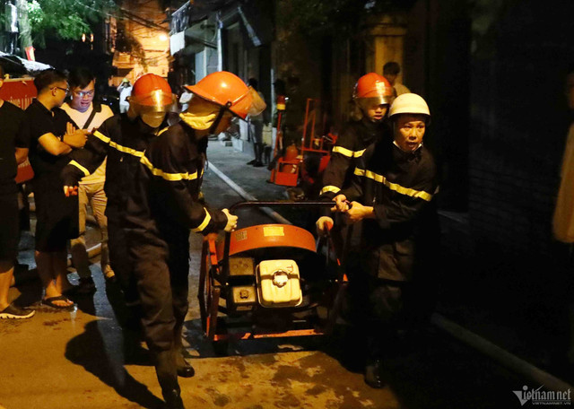 Cháy chung cư mini ở Hà Nội, nhiều người tử vong - Hình 8 Chay chung cu mini o Ha Noi, nhieu nguoi tu vong-Hinh-8