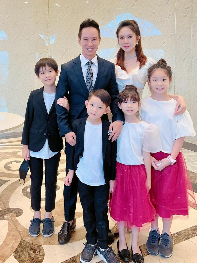 Phản ứng của Lý Hải khi được hỏi chuyện sinh con thứ 5 - Hình 4 Phan ung cua Ly Hai khi duoc hoi chuyen sinh con thu 5-Hinh-4