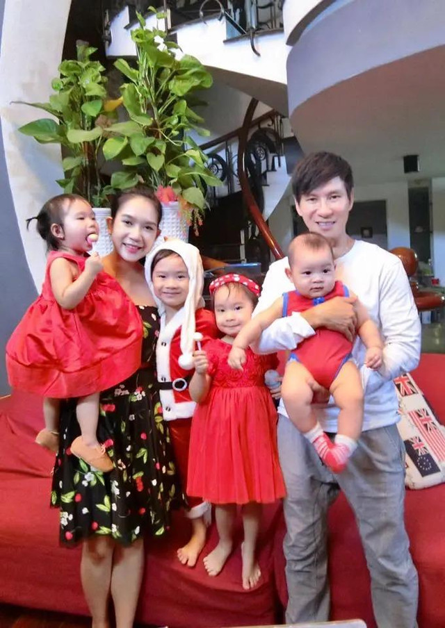 Phản ứng của Lý Hải khi được hỏi chuyện sinh con thứ 5 Phan ung cua Ly Hai khi duoc hoi chuyen sinh con thu 5