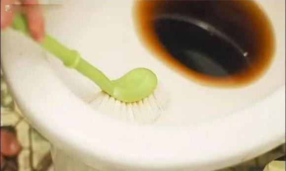 10 mẹo đánh bay vết bẩn toilet, áp dụng ngay tại nhà - Hình 4 10 meo danh bay vet ban toilet, ap dung ngay tai nha-Hinh-4