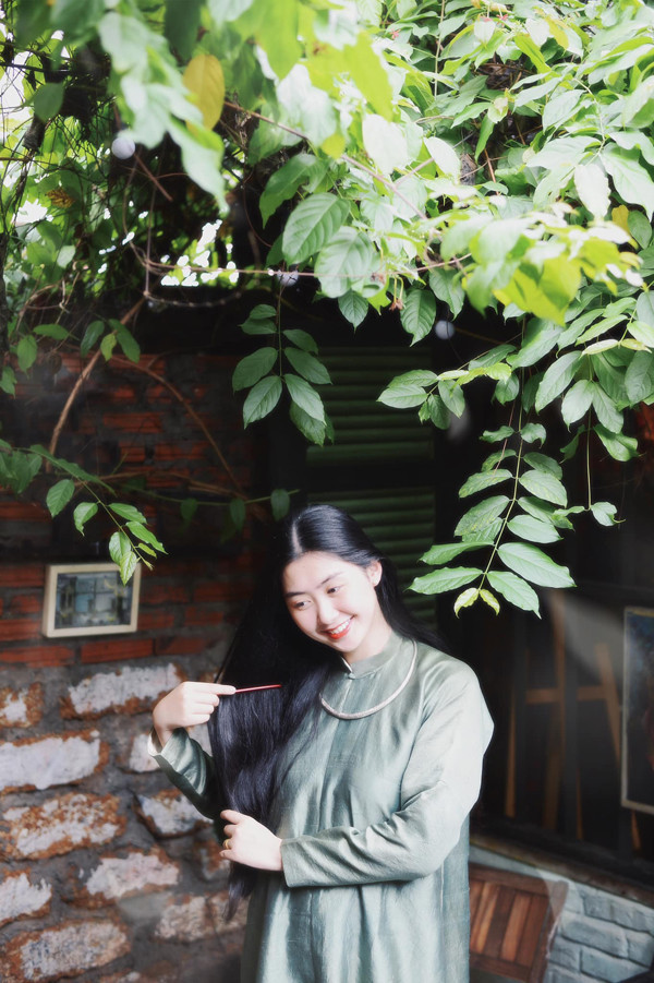 'Đối thủ' của Trần Tiểu Vy: Nữ tiếp viên hàng không xinh đẹp ảnh 6 'Đối thủ' nặng ký của Trần Hiểu Vy sau 5 năm Hoa hậu Việt Nam: Nữ tiếp viên hàng không xinh đẹp đã lấy chồng - Ảnh 7.