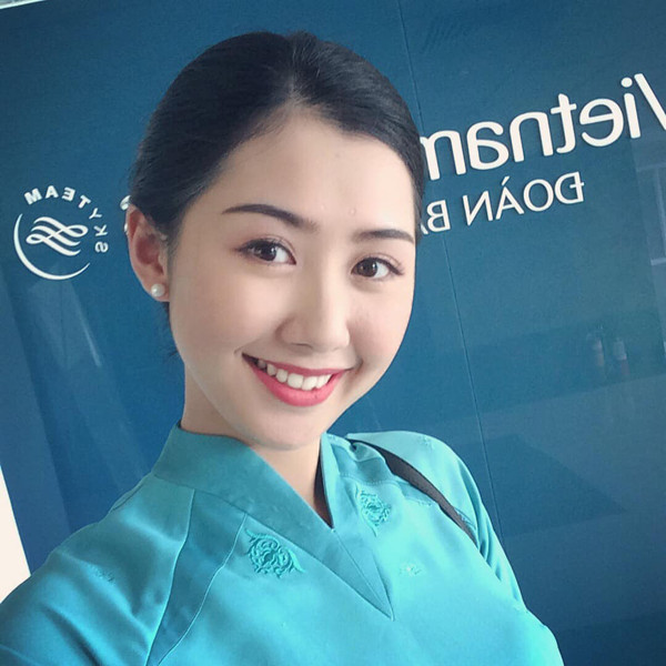 'Đối thủ' của Trần Tiểu Vy: Nữ tiếp viên hàng không xinh đẹp ảnh 2 'Đối thủ' nặng ký của Trần Hiểu Vy sau 5 năm Hoa hậu Việt Nam: Nữ tiếp viên hàng không xinh đẹp đã lấy chồng - Ảnh 3.