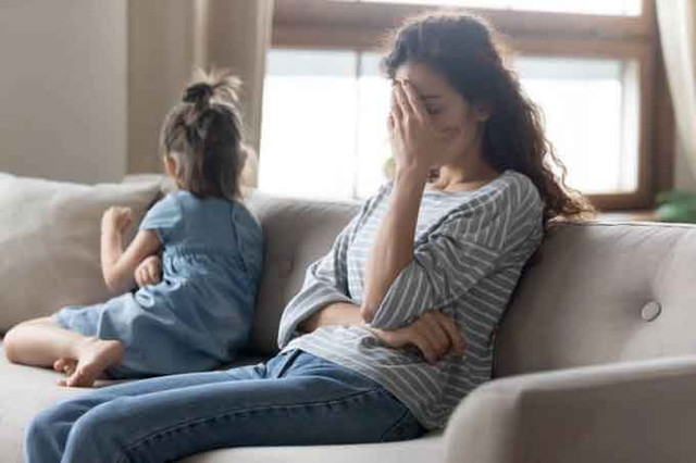 Mỗi lần con riêng của chồng ốm, anh ấy luôn đổ lỗi cho tôi Moi lan con rieng cua chong om, anh ay luon do loi cho toi